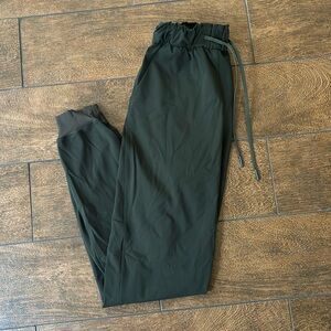 Lululemon Stretch High-Rise Jogger
Full Length